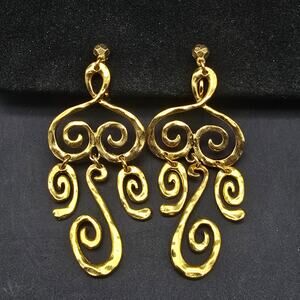 Avon 1991 Spirited Swirl Clip On Earrings